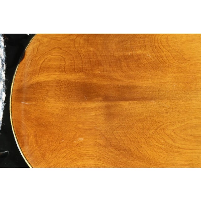 Late 20th Century Amish Continuous Arm Windsor Chair in Maple. For Sale - Image 9 of 10