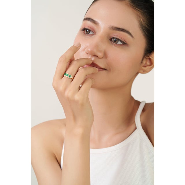 14k Yellow Gold Modern Classic Emerald Diamond Three Stone Ring Size 5 For Sale - Image 11 of 16