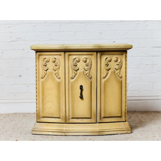 Hollywood Regency Vintage Ornate Spanish Revival, Nightstands or End Tables For Sale In Los Angeles - Image 6 of 9