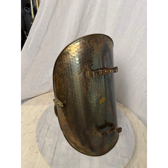 Vintage Hollywood Regency 19" Hammered Brass Log Holder With Lion Heads and Claw Feet For Sale In Dallas - Image 6 of 12