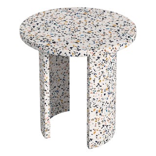 Siesta Outdoor 19.25 in. W Round Terrazzo Marble Side Table, White Terrazzo For Sale