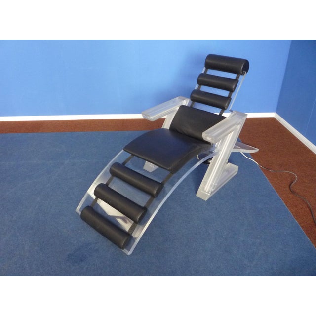 Italian Space Age Acrylic Glass Chaise Lounge, 1960s For Sale - Image 9 of 16