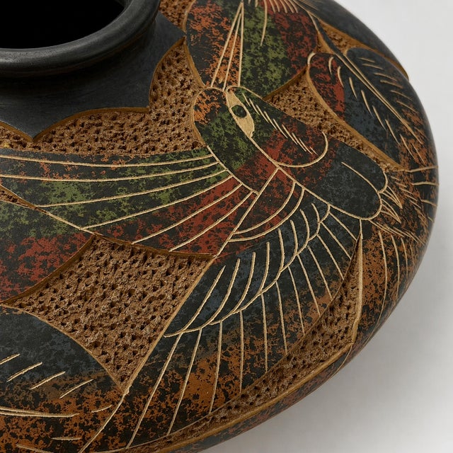 Oxblood Red Nicaraguan Carved Hummingbird Studio Art Pottery Vessel by Jose Guerrero For Sale - Image 8 of 16