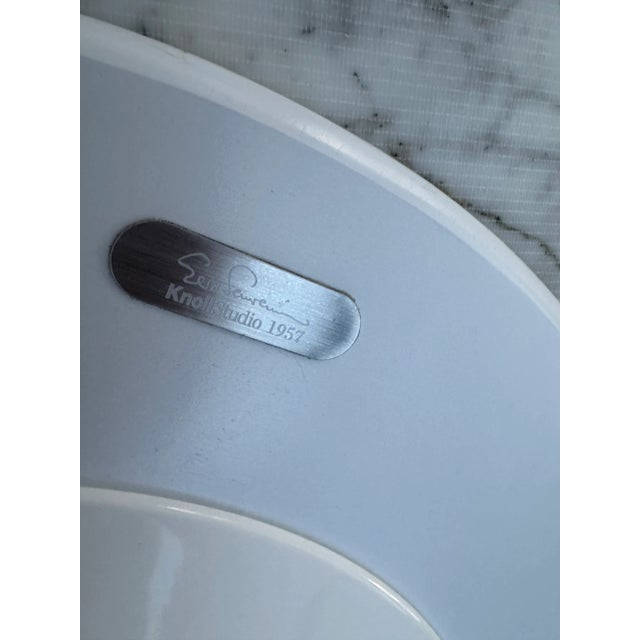 2010s Knoll Saarinen Tulip Marble Dining Table Round For Sale - Image 5 of 6