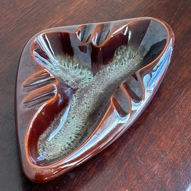 Offering a gorgeous Mid-Century Modern ceramic ashtray. Classic mid-20th century boomerang shape finished in a beautiful...