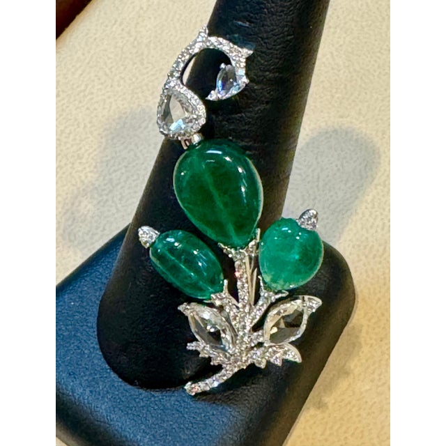 Emerald 8.5 Ct Natural Oval Emerald Bead & 4 Ct Rose cut Diamond Brooch /Pin 18 Kt Gold For Sale - Image 8 of 18