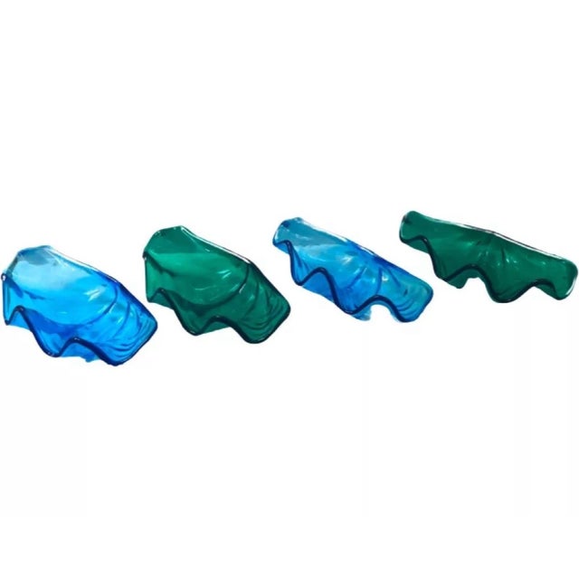 Plastic Mid Century Modern Multicolor Grainware Clam Shell Lucite Acrylic Salad Set of 4 Bowls For Sale - Image 7 of 9