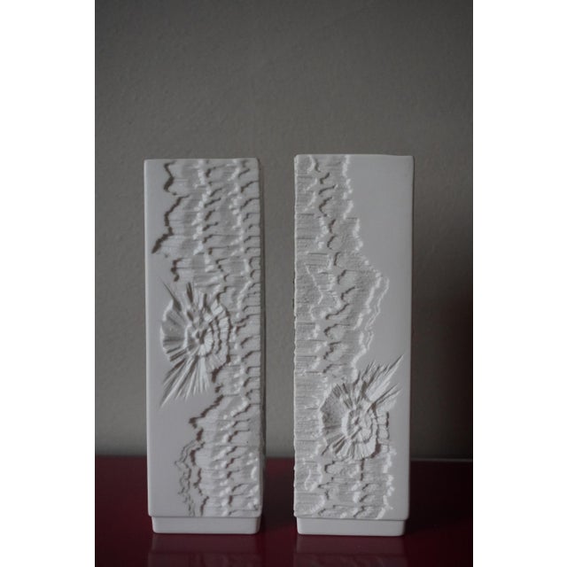 Vintage German Vases in Biscuit Porcelain from AK Kaiser, 1960s, Set of 2 For Sale - Image 10 of 10