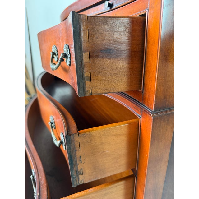 1980s Vintage Georgian Style Mahogany Serpentine Chest of Drawers With Writing Brush Slide For Sale - Image 5 of 12
