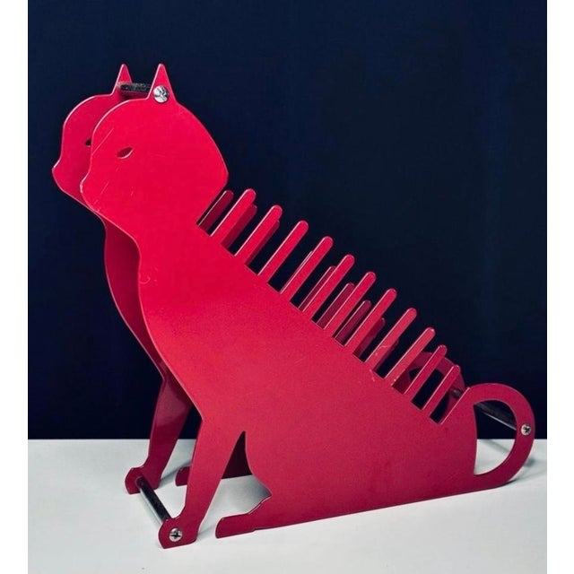 1970s Post Modern Memphis Design Salvatore Campos Art Brute Red Cat Metal Letter Desk Holder For Sale - Image 4 of 7