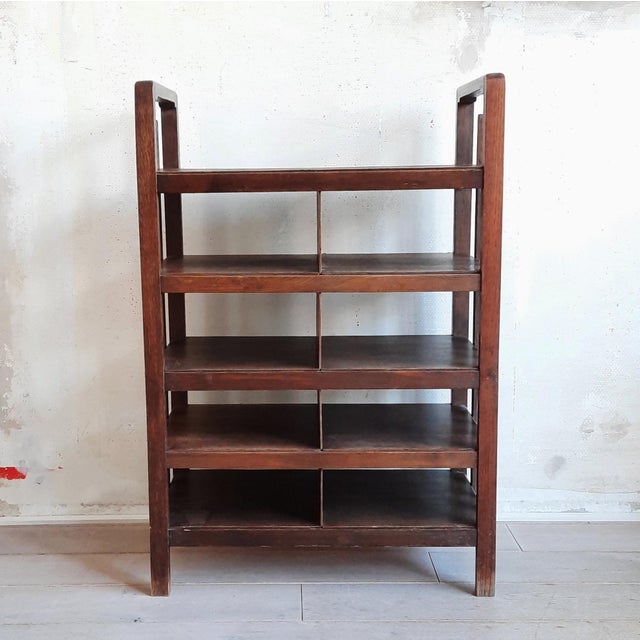 This wooden art deco file cabinet dates from the 20s/30s. In good, original condition.