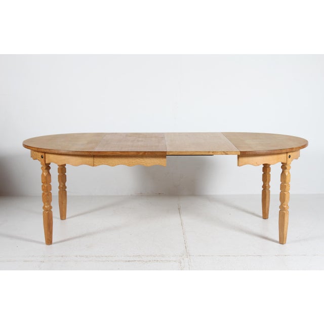 Mid-Century Modern Danish Round Extendable Dining Table in Oak in the style of Henning Kjærnulf, 1970s For Sale - Image 3 of 8