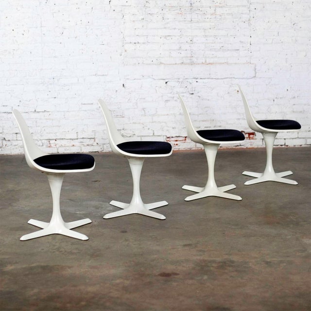 Mid-Century Modern Mid-20th Century Mid Century Modern Tulip Chairs White Shell & Black Cushions by Burke Set of 4 For Sale - Image 3 of 12