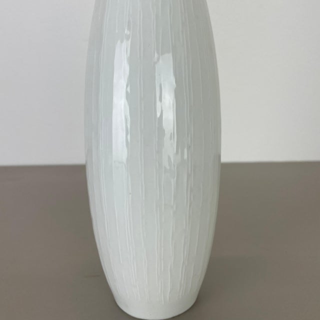1970s Large German Op Art Vase Vase from Heinrich Fuchs, 1970s For Sale - Image 5 of 17