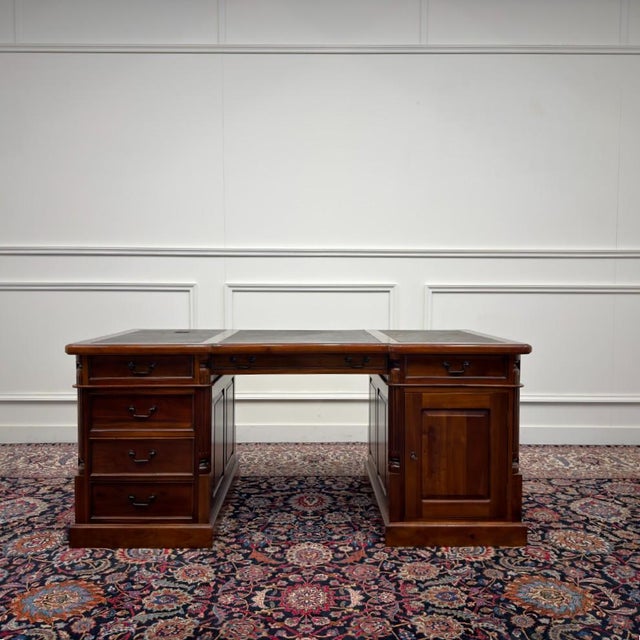 Classic English Desk in Black Leather For Sale - Image 3 of 18
