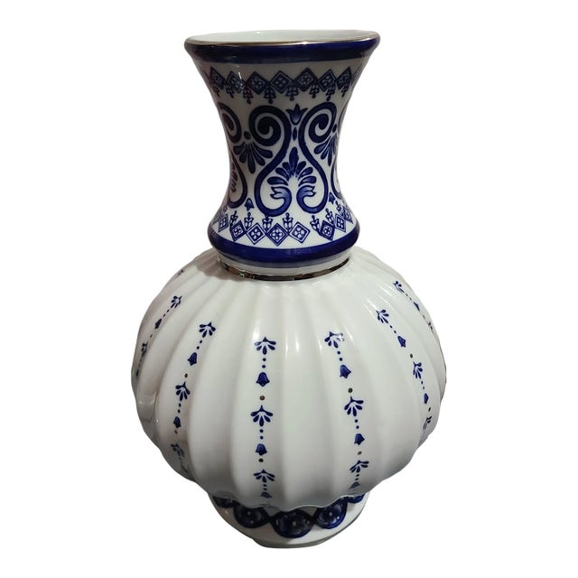 Vintage MCM 1990s Floral Design Blue and White Vase, Handmade Chinese Porcelain Flower Vase For Sale