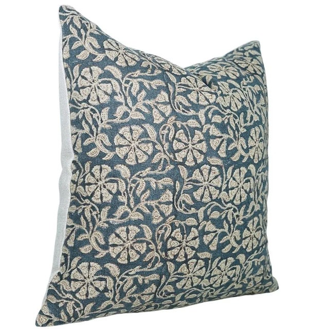 Add a touch of elegance to your space with the Fabdivine Block Print Cushion Cover in the timeless Rudraksh print....