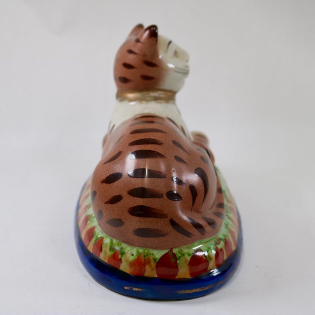 English Vintage Staffordshire Recumbent Cat Mantle Statue Figurine Right Facing For Sale - Image 3 of 12
