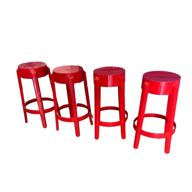 The Charles Ghost stool, designed by Philippe Starck for Kartell, is a design piece that elegantly reinterprets the shape...