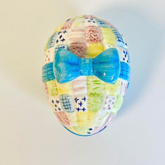 1970s Vintage Boho Chic Americana Folk Art Ceramic Easter Eggs Box, Quilt & Bow Design For Sale - Image 15 of 18