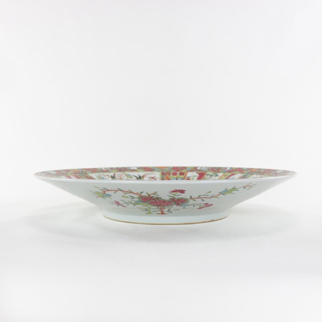 Chinese Early 20th Century Export Porcelain Cantonese Famille Rose Plate For Sale - Image 3 of 13