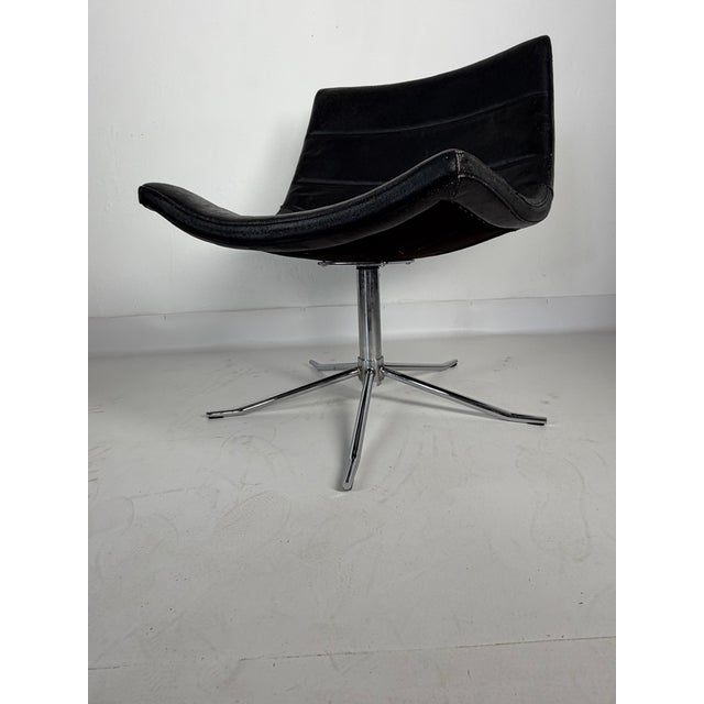 Vintage Swivel Leather Lounge Chair in Chrome and Genuine Leather, 1980s For Sale - Image 4 of 8