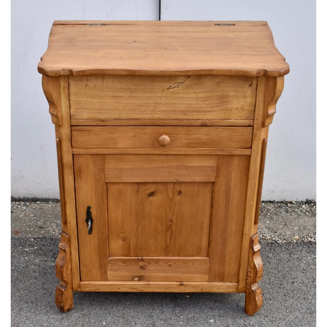 We haven’t seen one of these lovely Louis-Philippe style bases in a quite a while. Originally used as a dry sink, the...