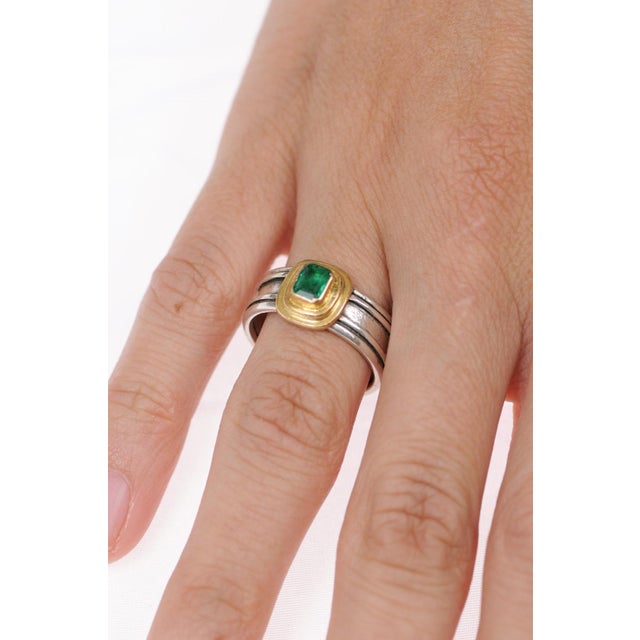 Contemporary Silver Ring w/Emerald in 22k Gold Bezel Set, Size 7.5 For Sale - Image 3 of 10