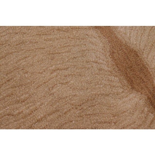 Contemporary Decorate Wild Lioness Design Handcuffed Area Rug 4' X 6' For Sale - Image 4 of 7