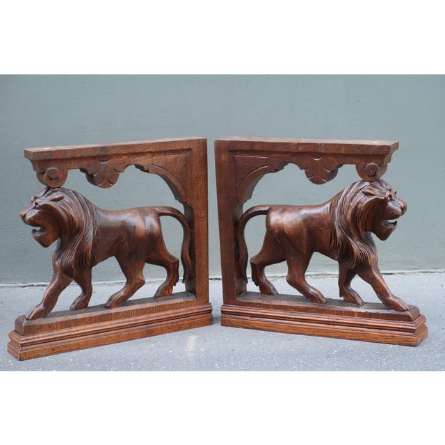 Gothic Pair of Large Antique Carved Oak Lions Bookends – 19th Century Renaissance Revival Corbels – Gothic Bookends – Architectural Wood Decor For Sale - Image 3 of 15