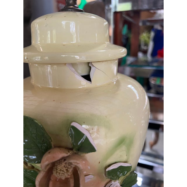 1970s Ceramic Detailed Table Lamp With Bird Accents- Condition Issues For Sale In Atlanta - Image 6 of 10