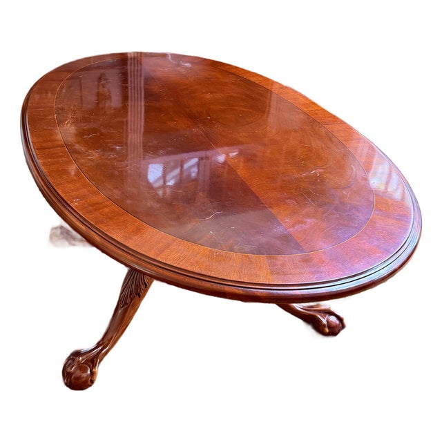 Ethan Allen 18th Century Chippendale Style Banded Mahogany Oval Coffee Table With Claw and Ball Feet For Sale