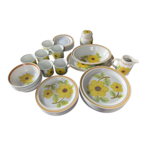 1970s Royal Doulton Summer Days-Floral Dinnerware Set- 37 Pieces