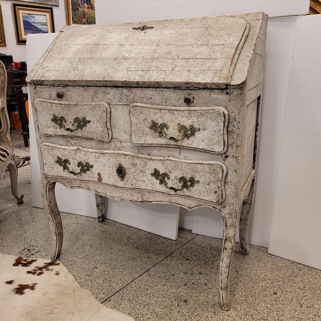 Provencal Louis XV Style Chest of Drawers, France, 19th Century For Sale - Image 6 of 18