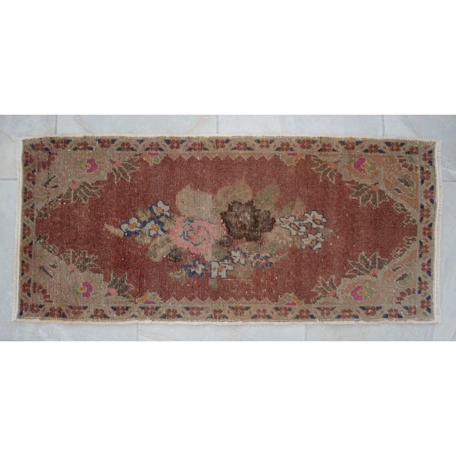 Hand Knotted Small Rug Mid Century Modern Doormat - 1′6″ × 3′3″ For Sale - Image 13 of 13