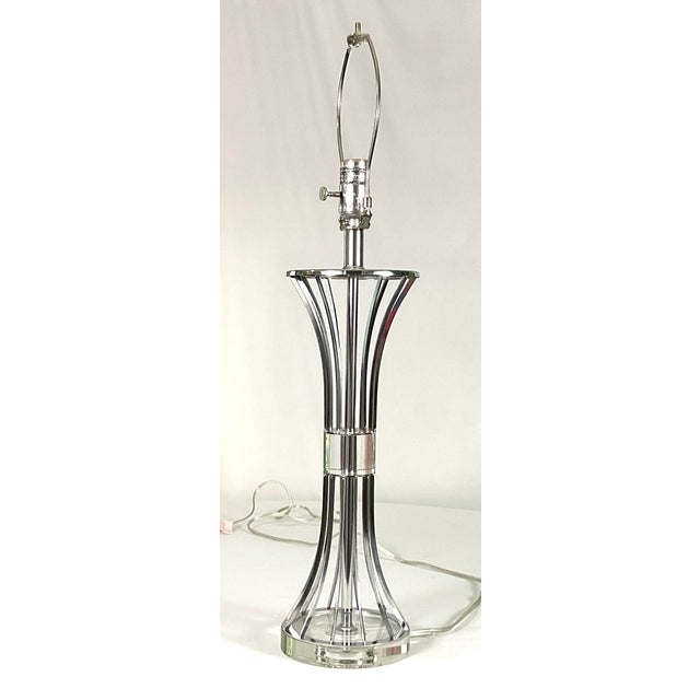 1980s Mid-Century Modern Chrome and Lucite Table Lamp For Sale - Image 6 of 8