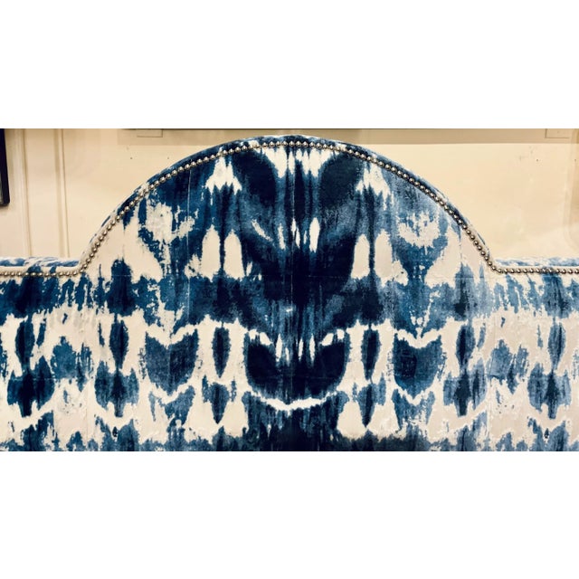 Modern Norwalk Modern Blue and White Tie Dye/Ikat Cut Velvet Twilights Queen Bed For Sale - Image 3 of 8
