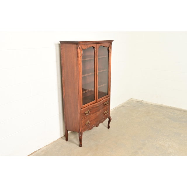 R. J. Horner & Co. Antique Victorian Carved Mahogany Bookcase or Bar Cabinet, Circa 1890s For Sale - Image 4 of 16