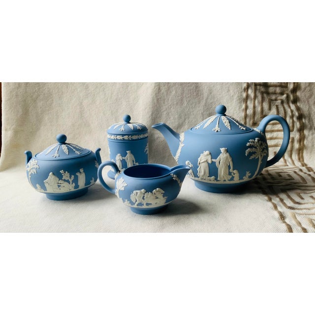 1950s Wedgwood Jasperware Teapot in Classical Blue With White Neoclassical Relief For Sale - Image 9 of 18