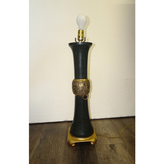 Neoclassical 1960s Neoclassical Style Tole and Brass Table Lamp Asian Influence For Sale - Image 3 of 16
