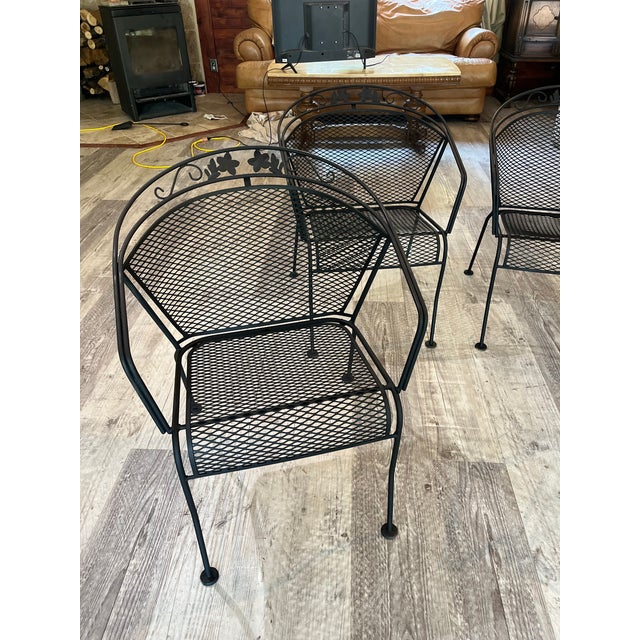 Russell Woodard Style Vintage Mid-Century Black Wrought Iron Mesh Barrel Back Patio Dining Chairs - Set of 4 (Woodard Style) For Sale - Image 6 of 7