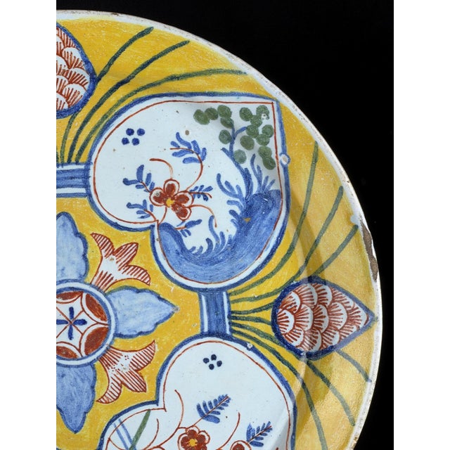 Antique Dutch Delft Yellow-Ground Four Hearts Plate, 1700s For Sale - Image 3 of 9