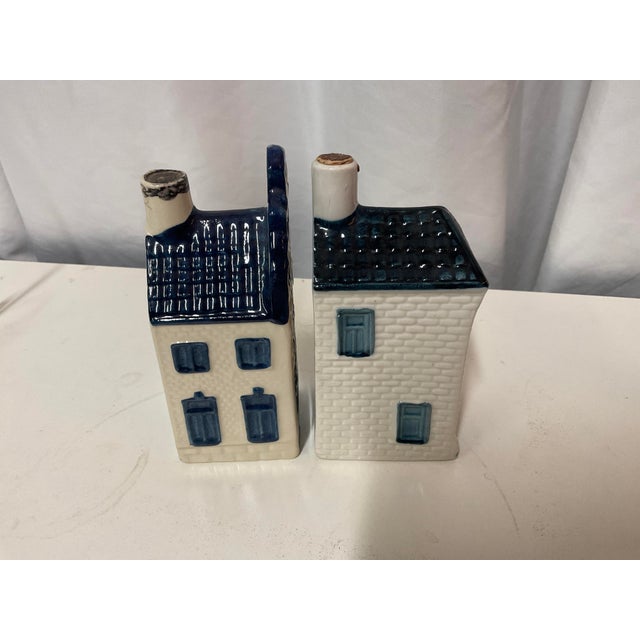 Mid 20th Century Set of 2 KLM Royal Delft Blue Airline Decanter Houses For Sale - Image 4 of 5