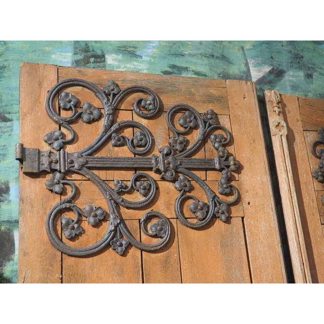 Pair of Double Sided 19th Century French Oak and Iron Cathedral Doors For Sale In Dallas - Image 6 of 18