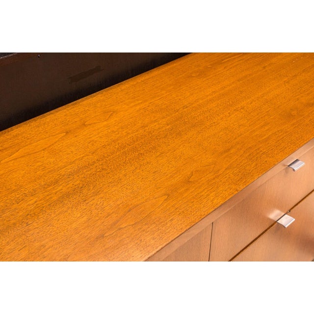 Florence Knoll Vintage Mid Century Florence Knoll Walnut Wood Executive Office Credenza Cabinet For Sale - Image 4 of 8