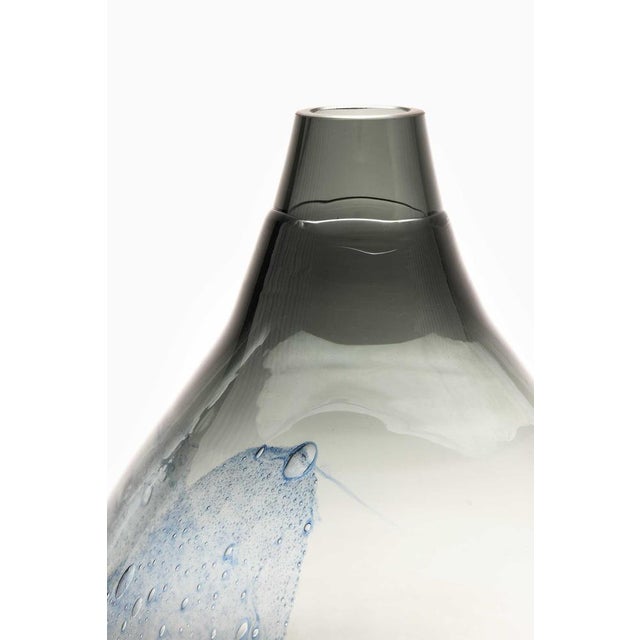 Eldlek Vase in Glass by Eva Englund for Pukebergs Glasbruk, 1960s For Sale - Image 4 of 5