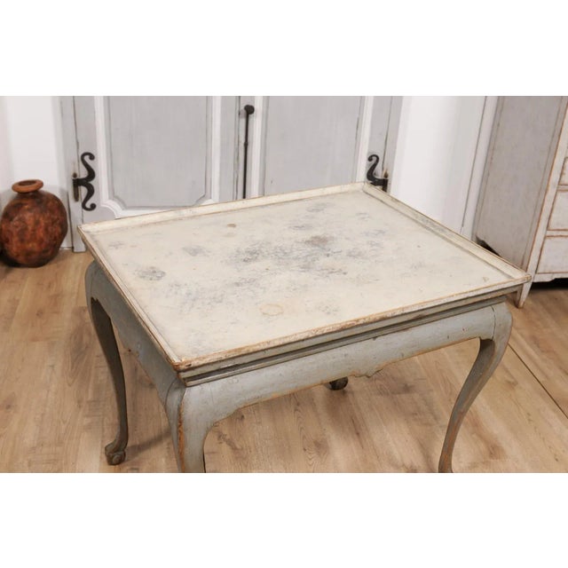 1750s Swedish Rococo Gray Painted Tea Table with Tray Top and Ball and Claw Feet For Sale - Image 4 of 12