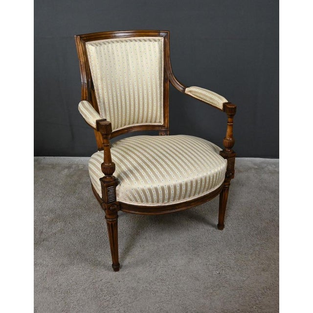 Louis XVI Cabriolet Chair in Beechwood, 1700s For Sale - Image 4 of 18