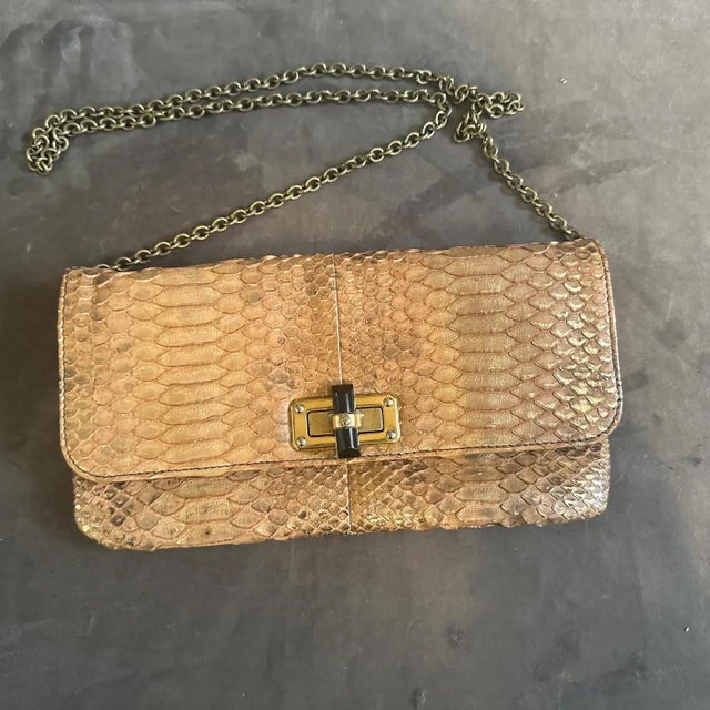 1980s Elegant Embossed and Gilded Leather Baguette Bag by Lanvin Paris For Sale - Image 6 of 14
