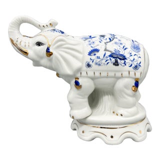 Chinoiserie Blue & White Porcelain Elephant Figurine With Gilt Accents - Blue Onion Style, Hollywood Regency, Mid-Century For Sale